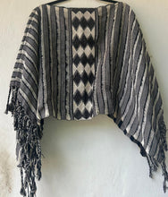 Load image into Gallery viewer, Handmade Telar de Cintura Wool Jorongo for Autumn and Winter
