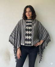 Load image into Gallery viewer, Handmade Telar de Cintura Wool Jorongo for Autumn and Winter
